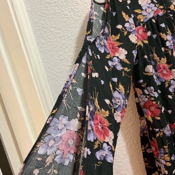 American Eagle long sleeve floral blouse - Picture 5 of 6